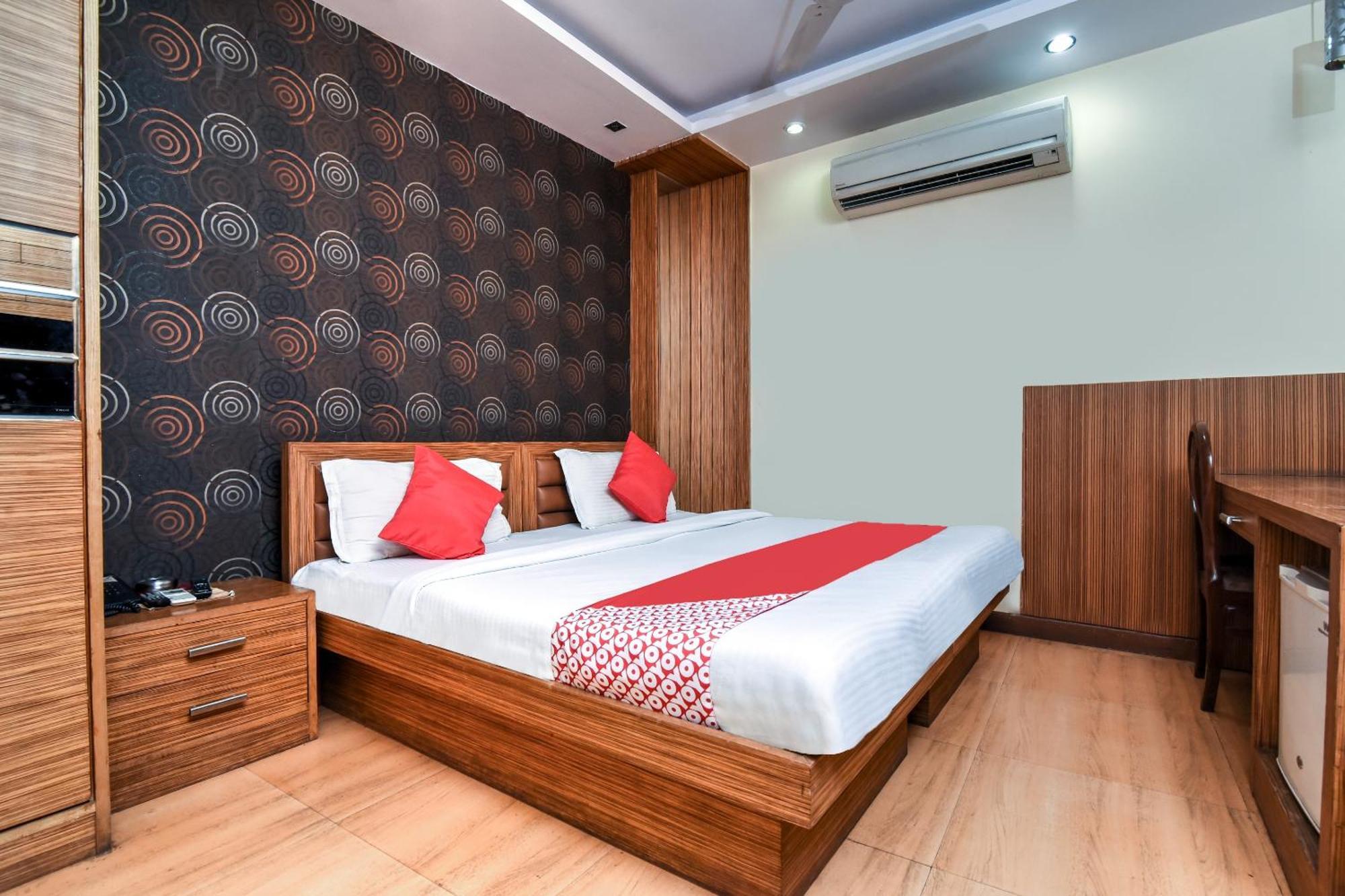 Hotel O Kochar Plaza Дели Экстерьер фото